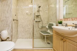 BATHROOM- click for photo gallery